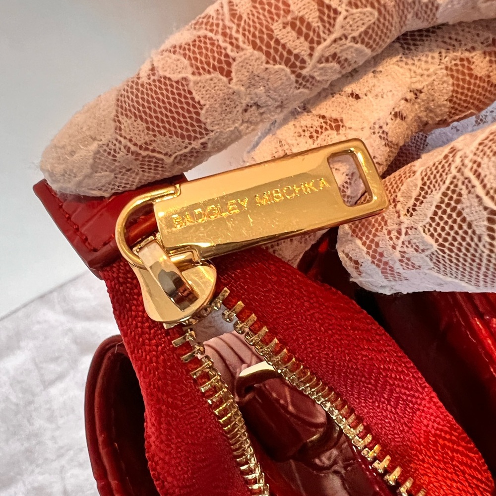 🌹Badgley Mischka Caroline Red Vegan Tote. Top zip closure. Croc design. - Picture 5 of 8